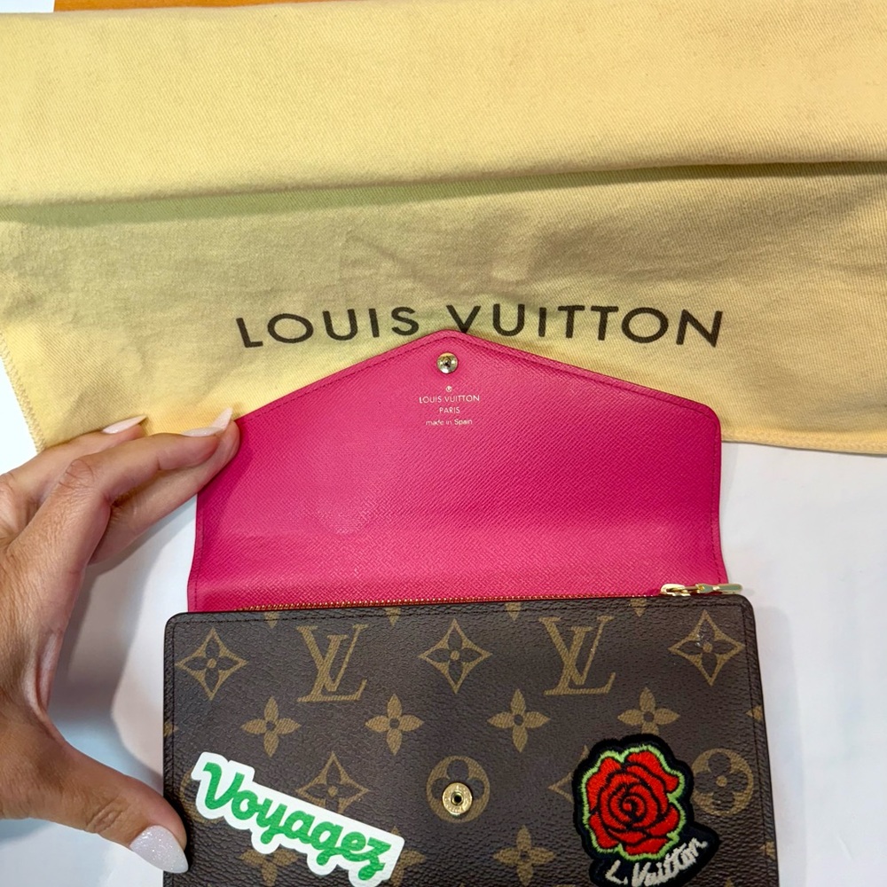 LOUIS VUITTON Monogram Travel Patches Sarah Wallet - Picture 4 of 14